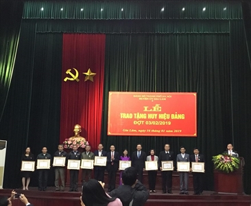 Viện KSND huyện Gia Lâm vinh dự có Đảng viên được trao tặng huy hiệu 30 năm...